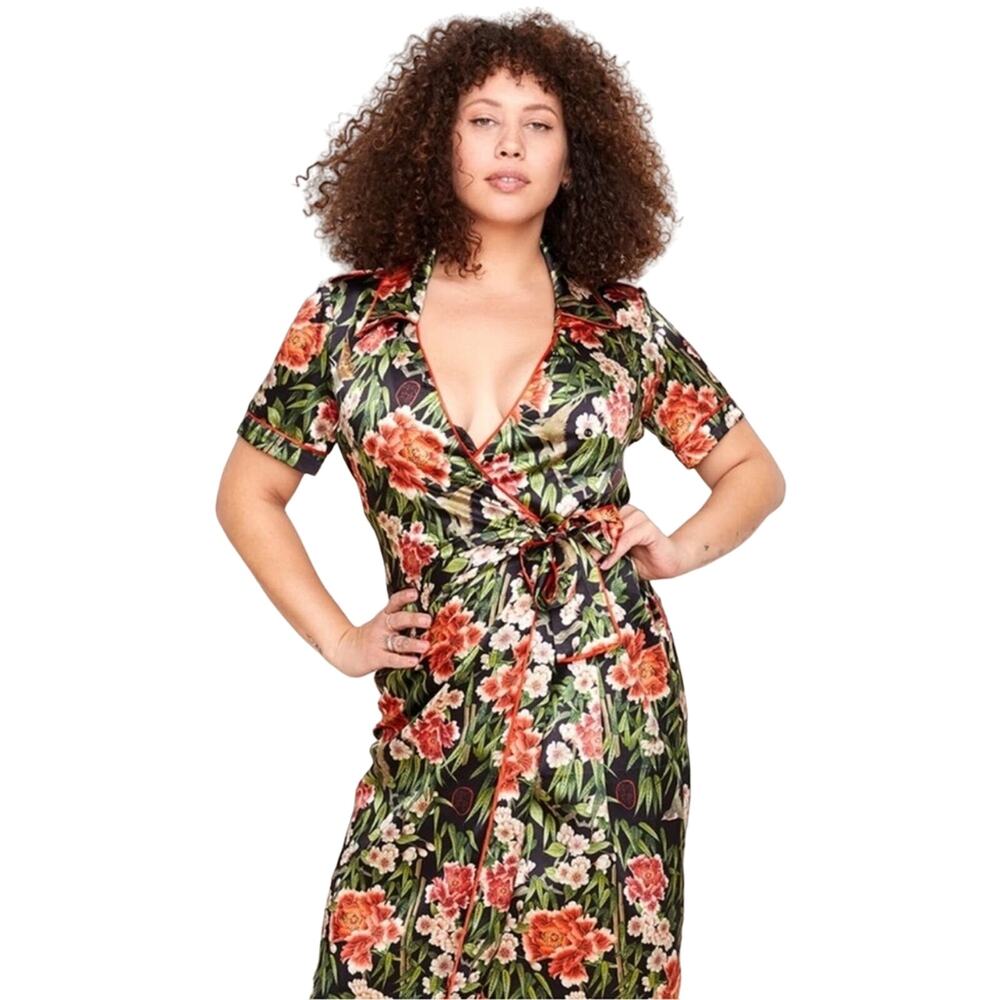 𝅺We Are HAH Small Perfectly Taylor Satin Feel Floral Midi Flock Wrap Dress NWT